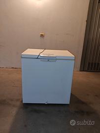 congelatore a pozzetto Whirlpool in ottime condizi