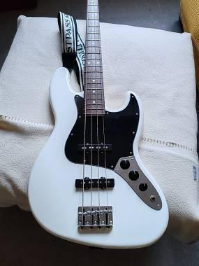 Fender Jazz bass Hybrid II