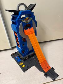 Hot wheels mega garage