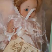 Bambola in porcellana dipinta a mano