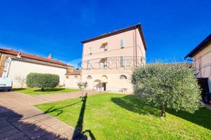 Palazzo Storico con giardino di 600 mq. UV/550
