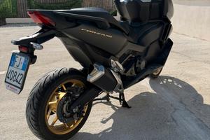 Honda forza 750 sport