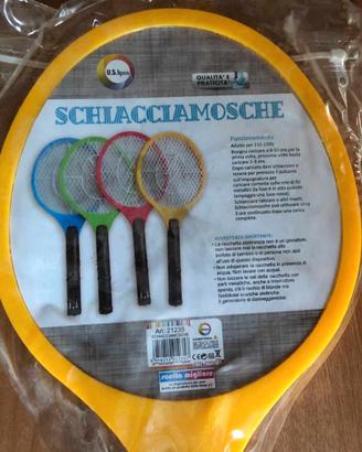 Racchetta antizanzare e vari oggetti per la casa
