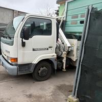 Nissan Cabstar con gru Buonfiglioli