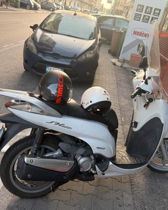 Honda Sh 300 anno 2008 con paravento e bauletto