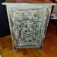 due comodini in stile etnico