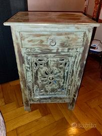 due comodini in stile etnico