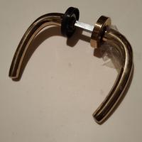 maniglie per porte e finestre in ottone