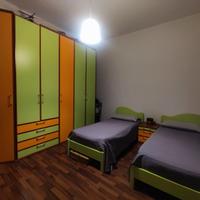 Cameretta completa, scrivania + 2 letti e armadio