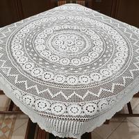 Centro tavola ricamato a mano 