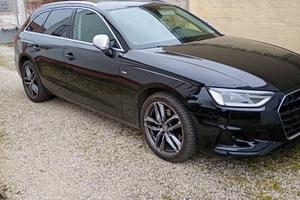 Audi A4 station wagon s line
