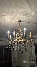 Lampadario in ottone con pendenti in cristallo