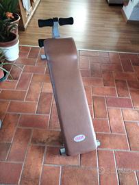 panca inclinata per addominali 