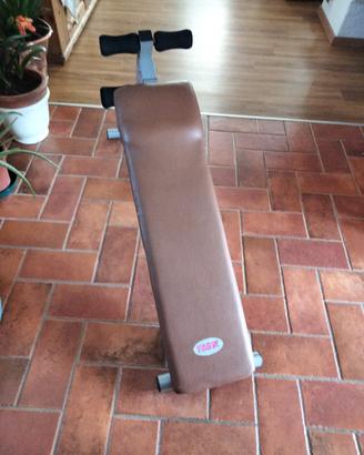 panca inclinata per addominali 