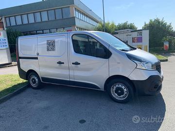 Renaut traffic grigio. cilindrata1600 g