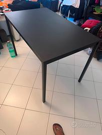tavolino nero Ikea 
