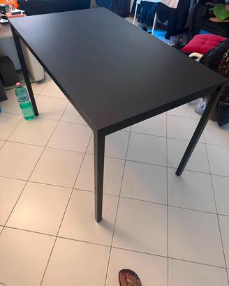 tavolino nero Ikea 