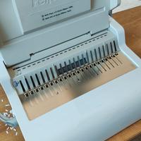 rilegatrice a dorsi plastici