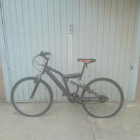 Mountain bike nera