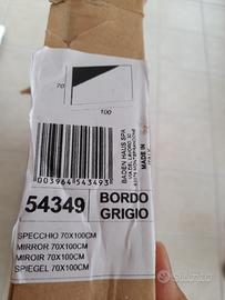 Specchio con bordi grigi