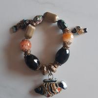 Bracciale donna pietre dure e charmes con elastico