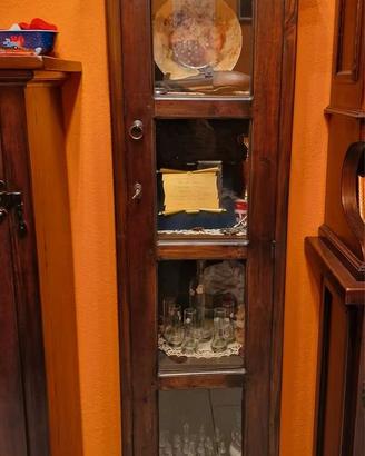 Mobile vetrina in legno