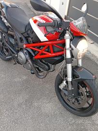 ducati Monster 796