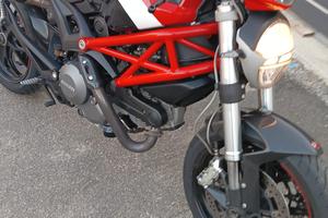 ducati Monster 796