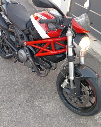 ducati Monster 796
