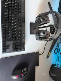 Tastiera mouse e cuffie Gaming