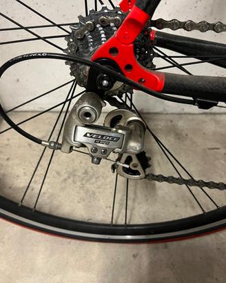 La bicicletta raffigurata è una Eddy Merckx Team S