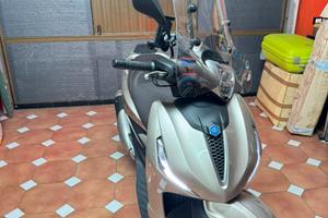 Beverly 300 hpe 2023