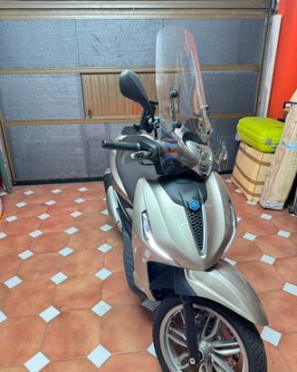 Beverly 300 hpe 2023