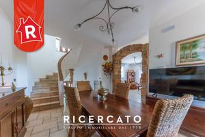 Villa di 200 m² con 4 locali e box auto doppio a G