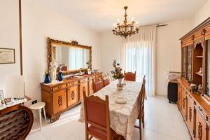 Appartamento 4 vani con box e posto auto