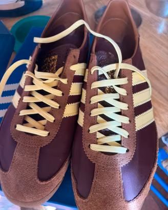Adidas bordeaux con inserti marroni