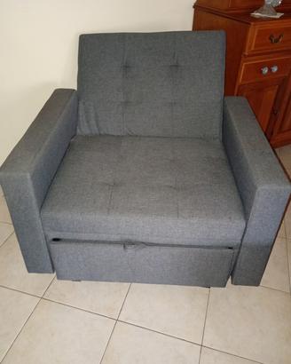 poltrona in tessuto grigio apribile 