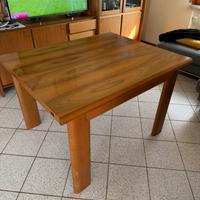 Tavolo in legno massiccio