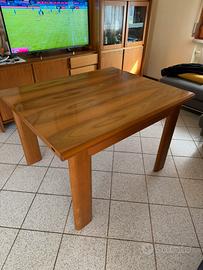 Tavolo in legno massiccio