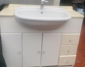 mobile bagno con specchio con luce