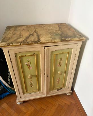 Mobiletto antico