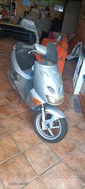 scooter 125 Aprilia SR