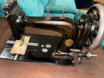 Macchina da cucire d’epoca marca Singer