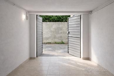 Molto più di un garage: Ampio spazio finestrato, a