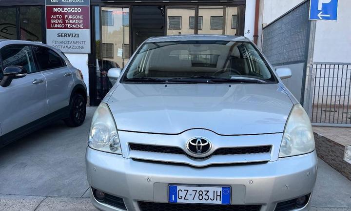 TOYOTA Corolla Verso 2.2 16V D-4D