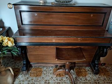 piano forte a muro svizzero