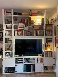 Mobile / Libreria unica e artigianale 220x265