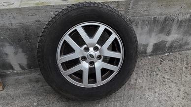 gomme Pirelli con cerchioni