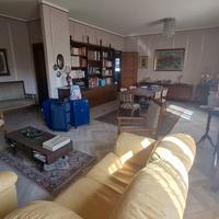 Elegante esavani con posto auto