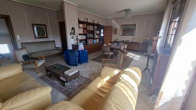 Elegante esavani con posto auto